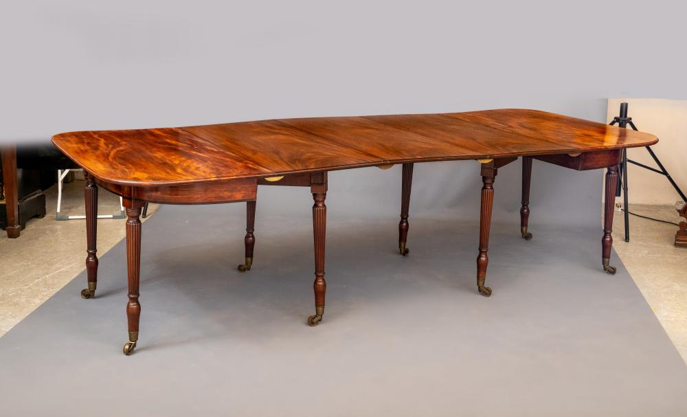 A REGENCY MAHOGANY EXTENDING DINING TABLE in the manner of Gillow Image