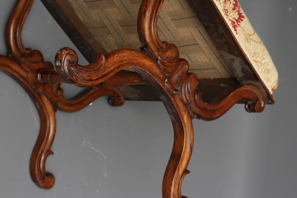 A VICTORIAN MAHOGANY DRESSING STOOL Image