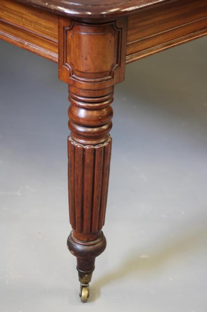 A VICTORIAN EXTENDING MAHOGANY DINING TABLE of rounded oblong form with two leaves and pull out Image