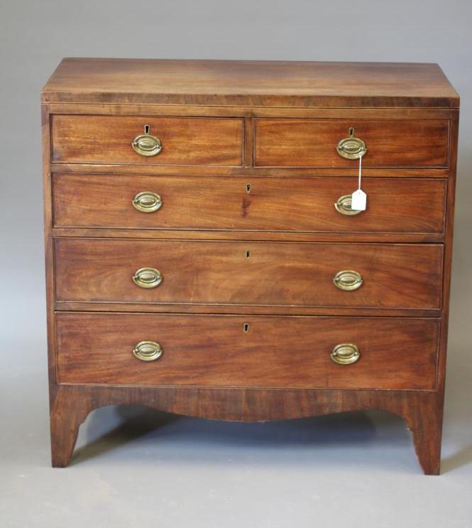 A GEORGIAN MAHOGANY CHEST Image