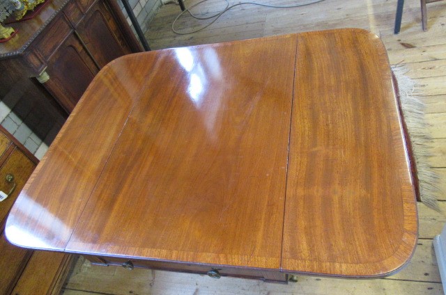 A REGENCY MAHOGANY PEMBROKE TABLE of rounded oblong form with stringing Image