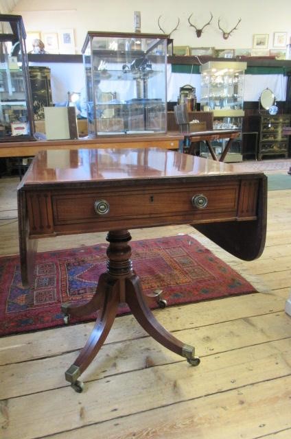 A REGENCY MAHOGANY PEMBROKE TABLE of rounded oblong form with stringing Image
