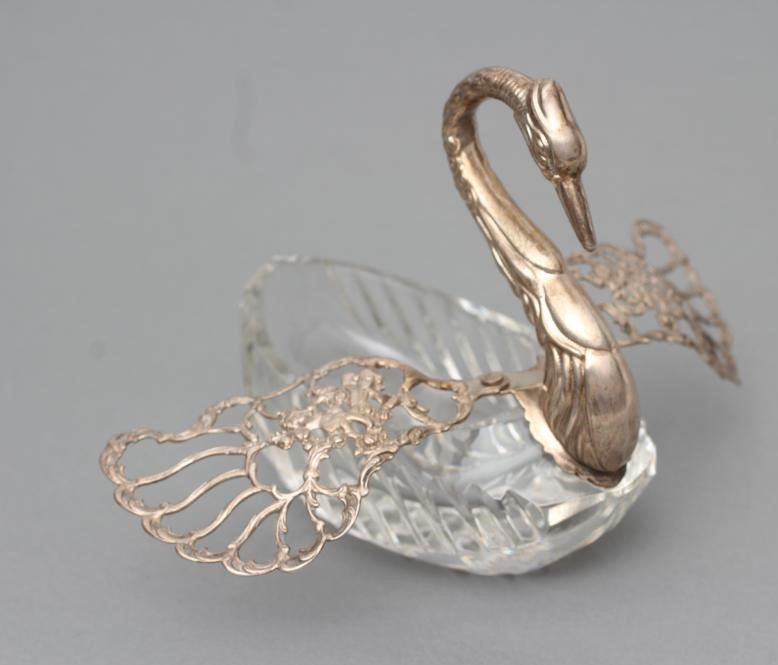 A SILVER MOUNTED CUT GLASS SWAN POSY HOLDER Image