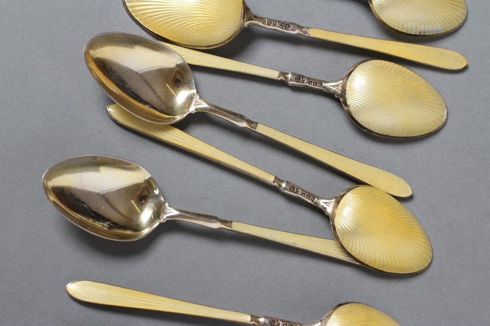 A SET OF EIGHT ART DECO GILT COFFEE SPOONS Image
