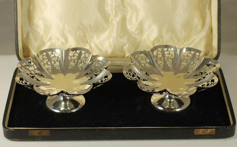 A PAIR OF SILVER PEDESTAL SWEETMEAT DISHES Image