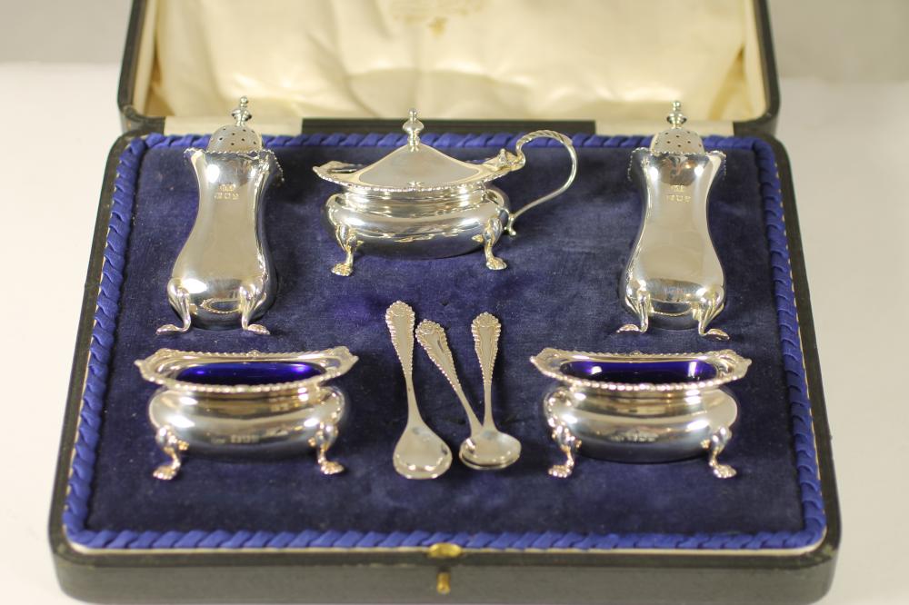A SILVER FIVE PIECE CRUET Image