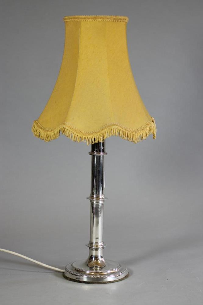AN EDWARDIAN SILVER ELECTRIC TABLE LAMP BASE Image