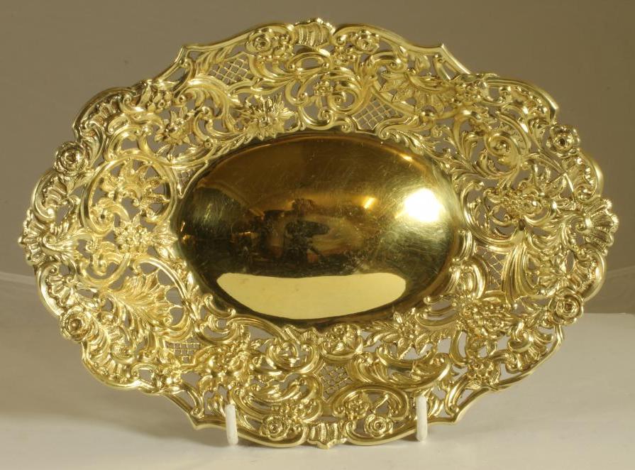 AN EDWARDIAN SILVER GILT DISH Image