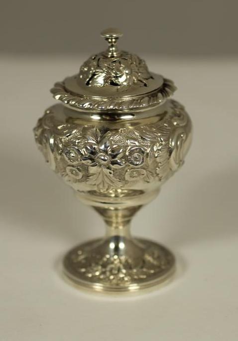 A WILLIAM IV SILVER POUNCE POT Image