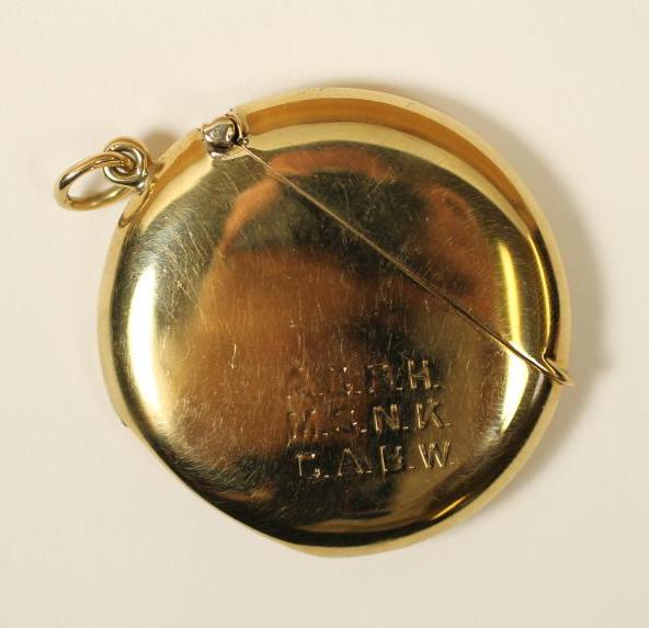 A 9CT GOLD VESTA CASE Image