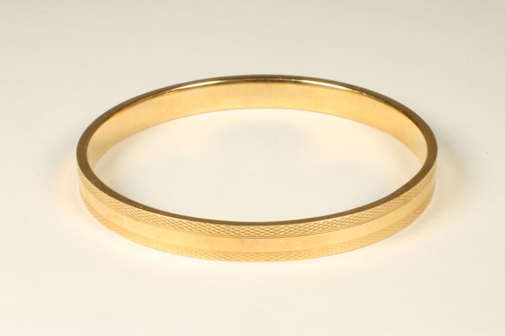 A 15CT GOLD BANGLE Image