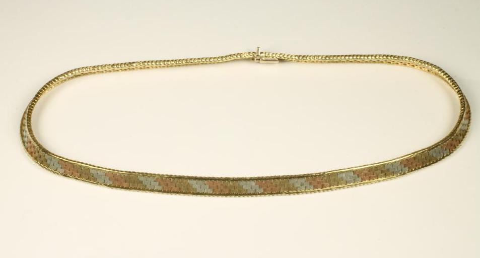 A TRI-COLOUR 9K GOLD BRICK LINK NECKLACE with brushed finish Image