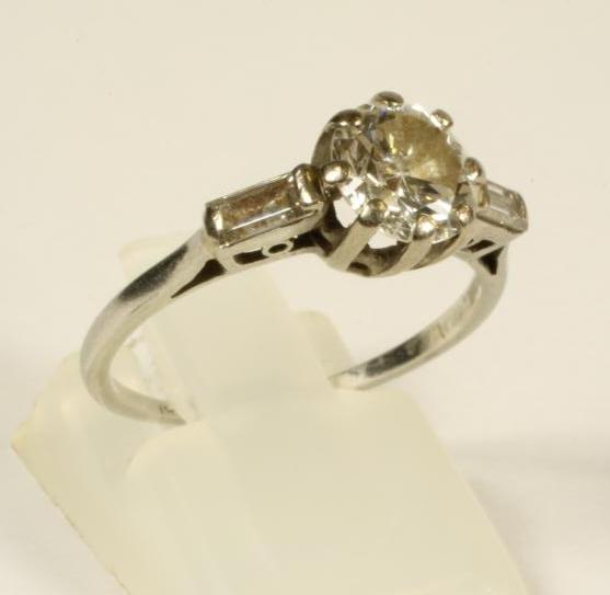 A SOLITAIRE DIAMOND RING Image