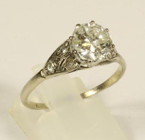 A SOLITAIRE DIAMOND RING Image