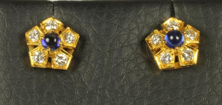 A PAIR OF EAR STUDS to match the previous lot Image