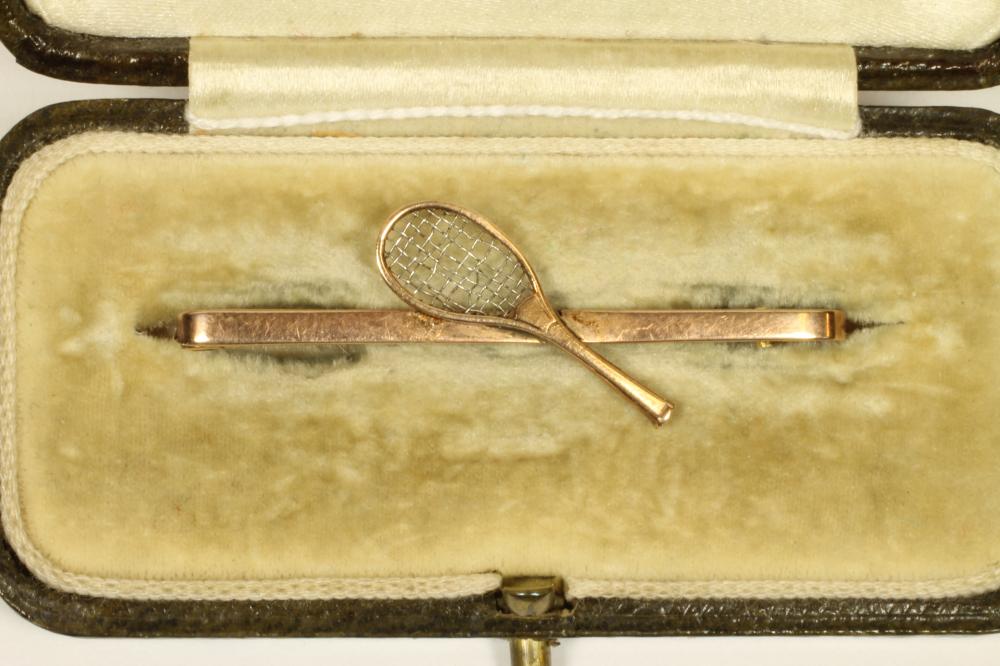 A VICTORIAN 9CT GOLD TIE PIN Image