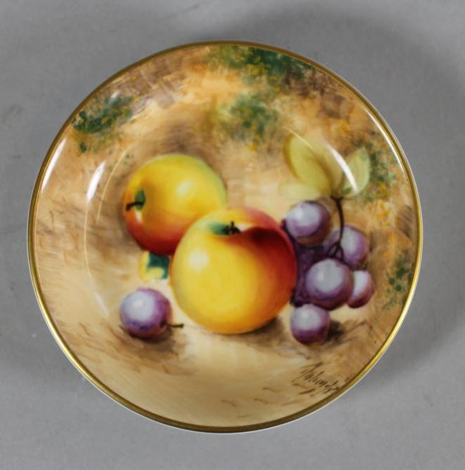 A ROYAL WORCESTER CHINA SMALL DISH Image