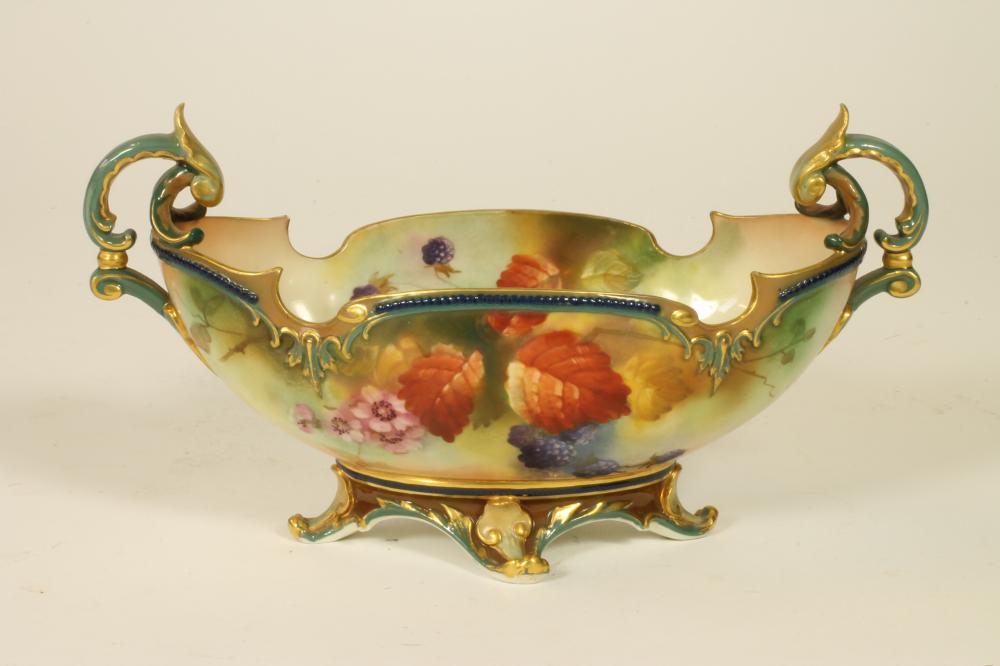 A ROYAL WORCESTER CHINA CENTRE BOWL Image
