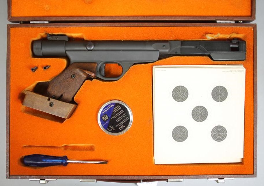 AN ORIGINAL MODEL 10 .177 BREAK BARREL TARGET AIR PISTOL Image