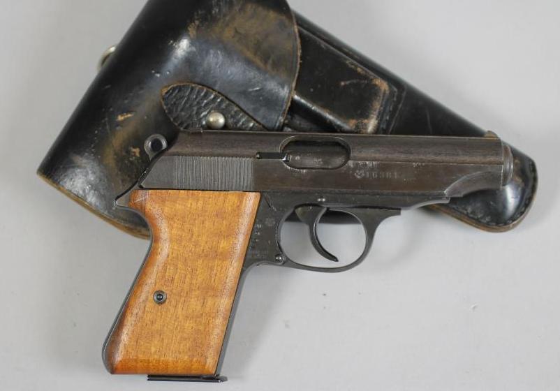 A DEACTIVATED WWII GERMAN WALTHER SEMI AUTOMATIC PISTOL Image