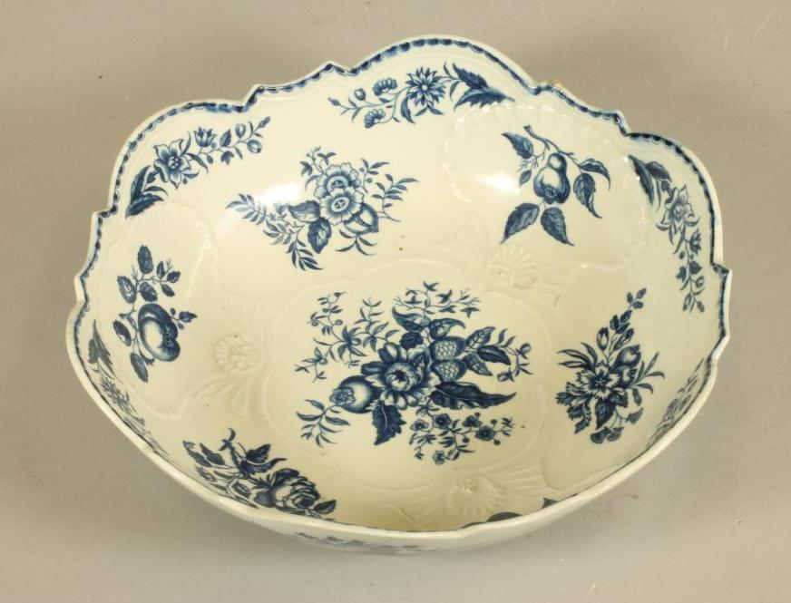 A FIRST PERIOD WORCESTER PORCELAIN JUNKET DISH Image