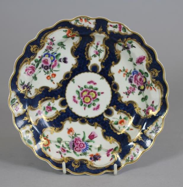 A FIRST PERIOD WORCESTER PORCELAIN PLATE Image