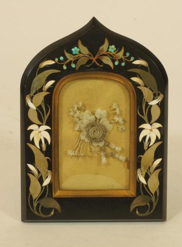 A VICTORIAN ASHFORD MARBLE STRUT BACK PHOTOGRAPH FRAME of minaret form Image