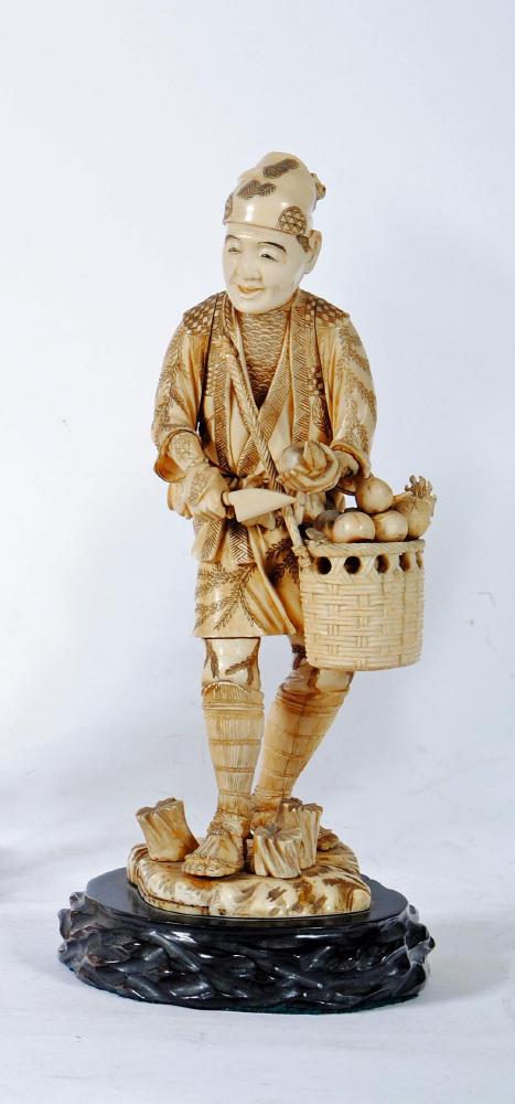 A JAPANESE SECTIONAL IVORY FIGURE Image