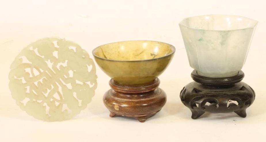 A CHINESE MOSS COLOURED JADE TYPE SMALL BOWL of shallow circular form Image