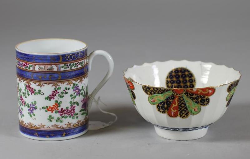 A FIRST PERIOD WORCESTER PORCELAIN SUGAR BOWL Image