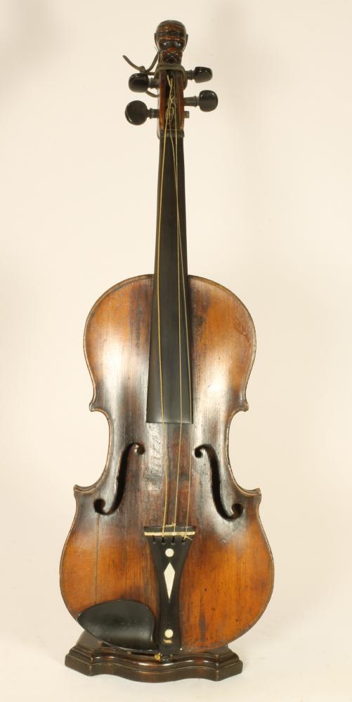 A VIOLIN Image