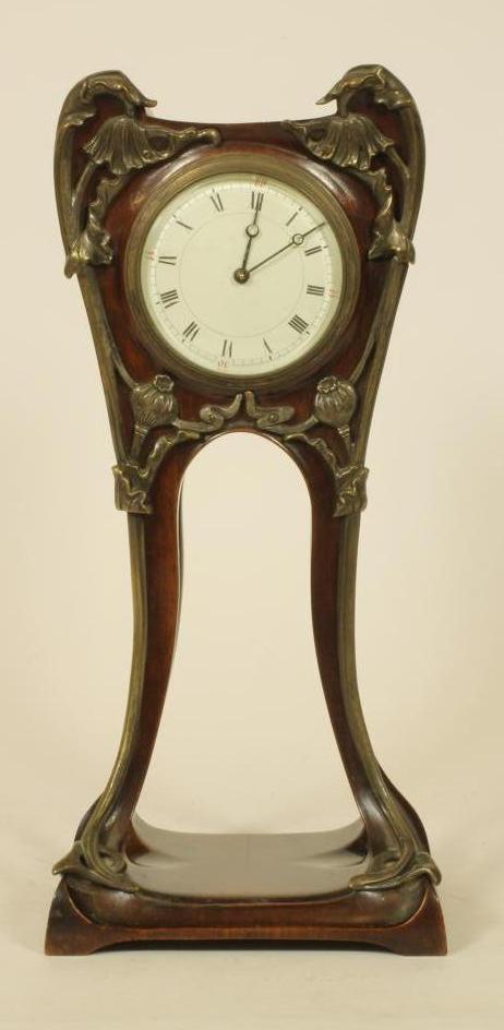 A FRENCH ART NOUVEAU MANTEL CLOCK Image