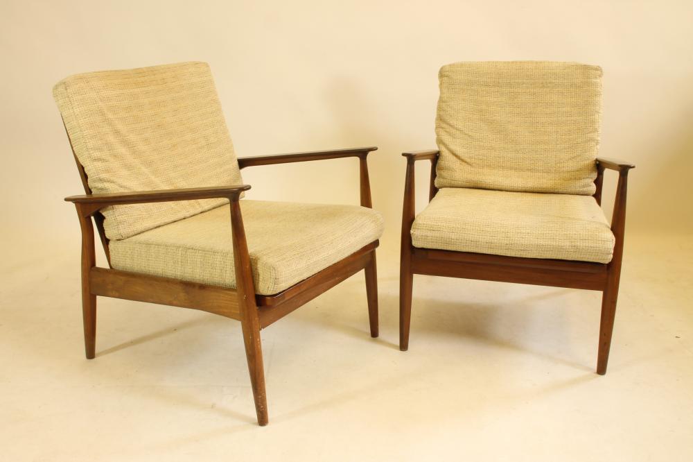 A PAIR OF DANISH DESIGN MAHOGANY ARMCHAIRS Image