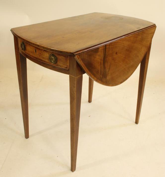 A GEORGIAN MAHOGANY PEMBROKE TABLE Image