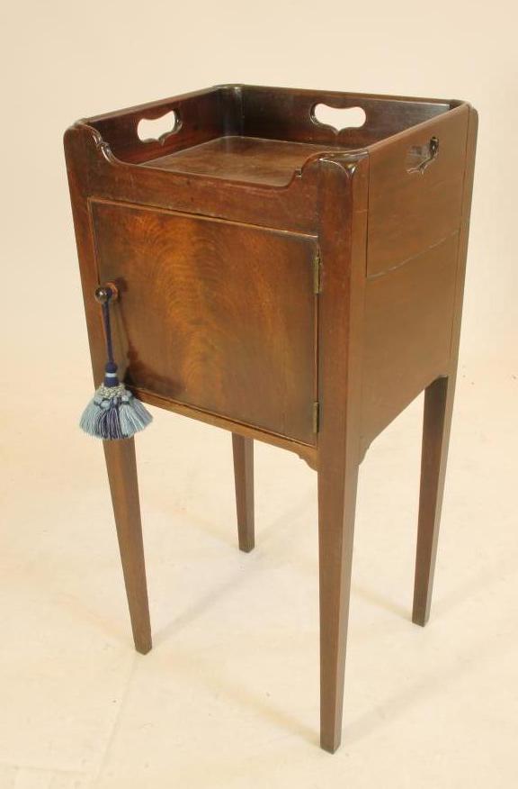 A GEORGIAN MAHOGANY POT CUPBOARD Image