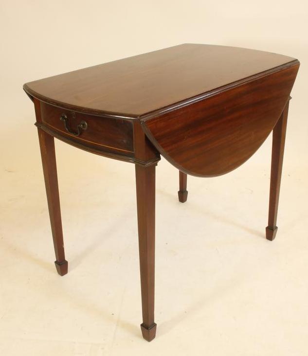 A GEORGIAN MAHOGANY PEMBROKE TABLE Image