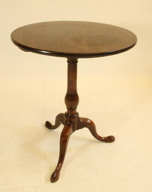 A GEORGE III MAHOGANY TRIPOD TABLE Image