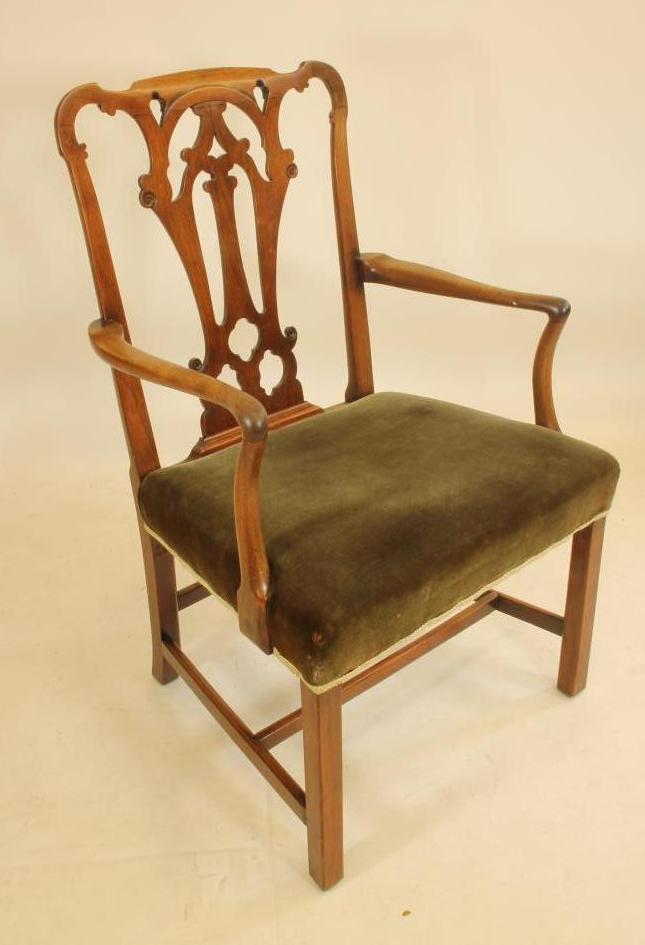 A GEORGIAN MAHOGANY ELBOW CHAIR Image