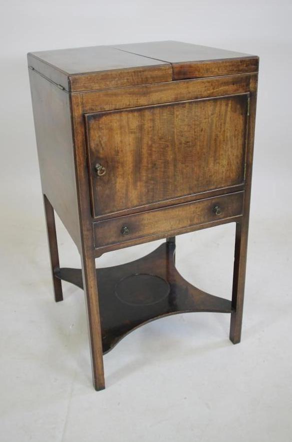 A GEORGIAN WASHSTAND Image