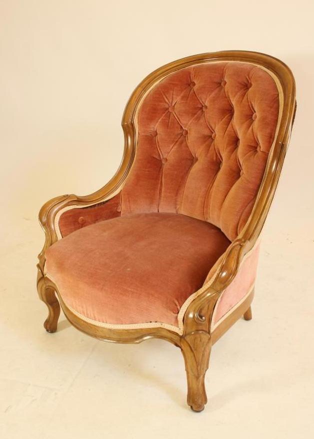 A VICTORIAN WALNUT FRAMED BOUDOIR CHAIR of spoon back form button upholstered in pink dralon Image