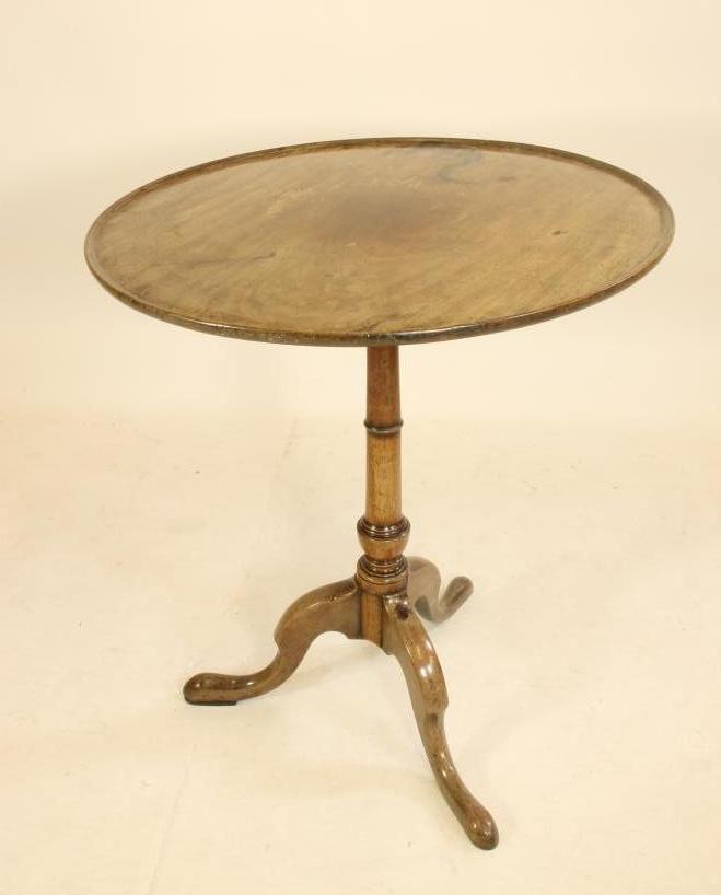 A GEORGIAN MAHOGANY TRIPOD TABLE Image