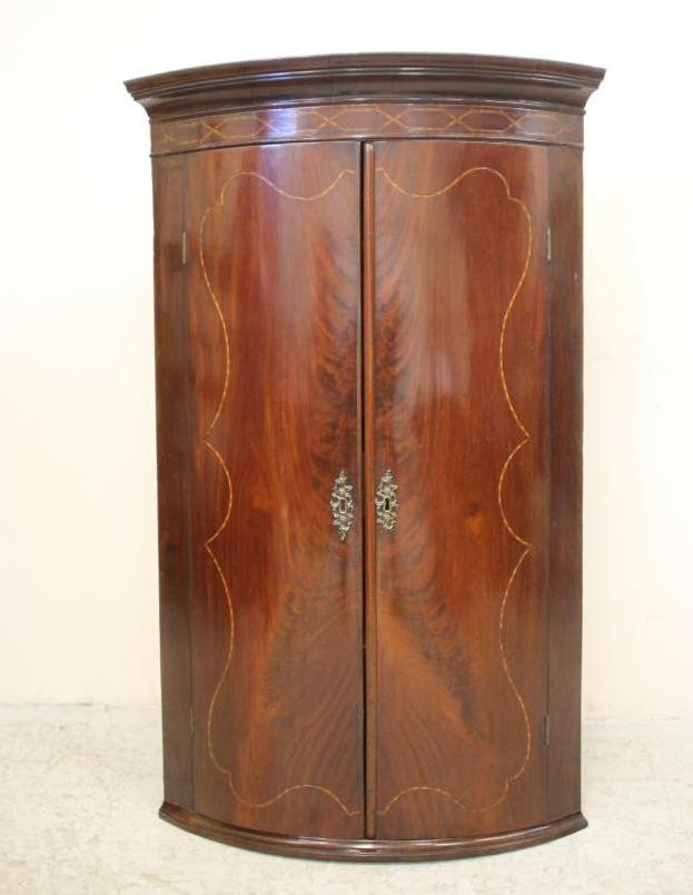 A GEORGIAN MAHOGANY CORNER CUPBOARD Image