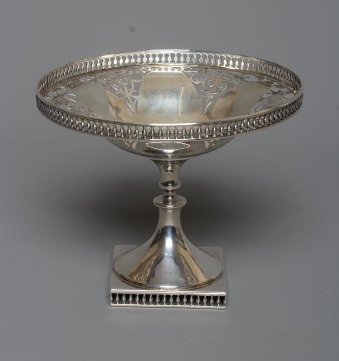 A GEORGE V SILVER PEDESTAL TAZZA by J Rodgers & Sons Ltd. Image