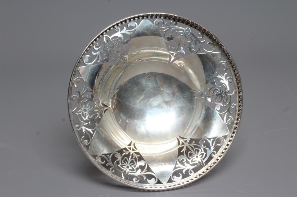 A GEORGE V SILVER PEDESTAL TAZZA by J Rodgers & Sons Ltd. Image