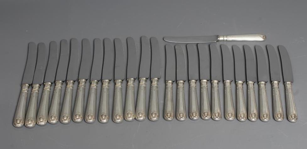 AN ELIZABETH II SET OF TWELVE EACH SILVER SHELL PATTERN TABLE AND DESSERT KNIVES by William Yates, Image