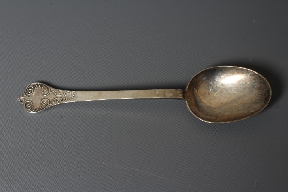 A LATE VICTORIAN BRITANNIA STANDARD SILVER DOG NOSE RAT TAIL PATTERN SPOON by Thomas Bradbury, Image