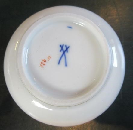 A COLLECTION OF MEISSEN DRAGON PATTERN PORCELAIN Image