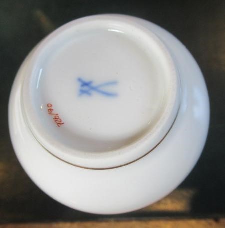 A COLLECTION OF MEISSEN DRAGON PATTERN PORCELAIN Image