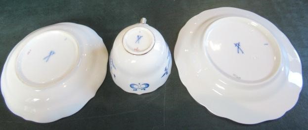 A COLLECTION OF MEISSEN DRAGON PATTERN PORCELAIN Image