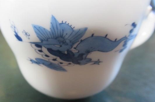 A COLLECTION OF MEISSEN DRAGON PATTERN PORCELAIN Image